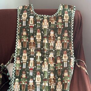 Adorable cobbler type Christmas apron!